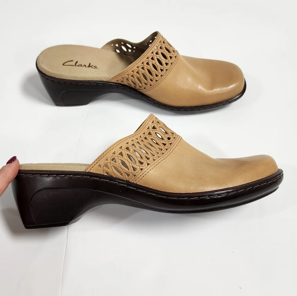 Clarks laser-cut tan leather slip-on mules womens size 9 - Picture 5 of 14